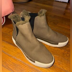 J/Slides Val waterproof faux fur-lined suede sneaker boots in olive green size 8